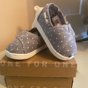 Sold!!!! NWT TOMS Bimini grey chambray baby shoes